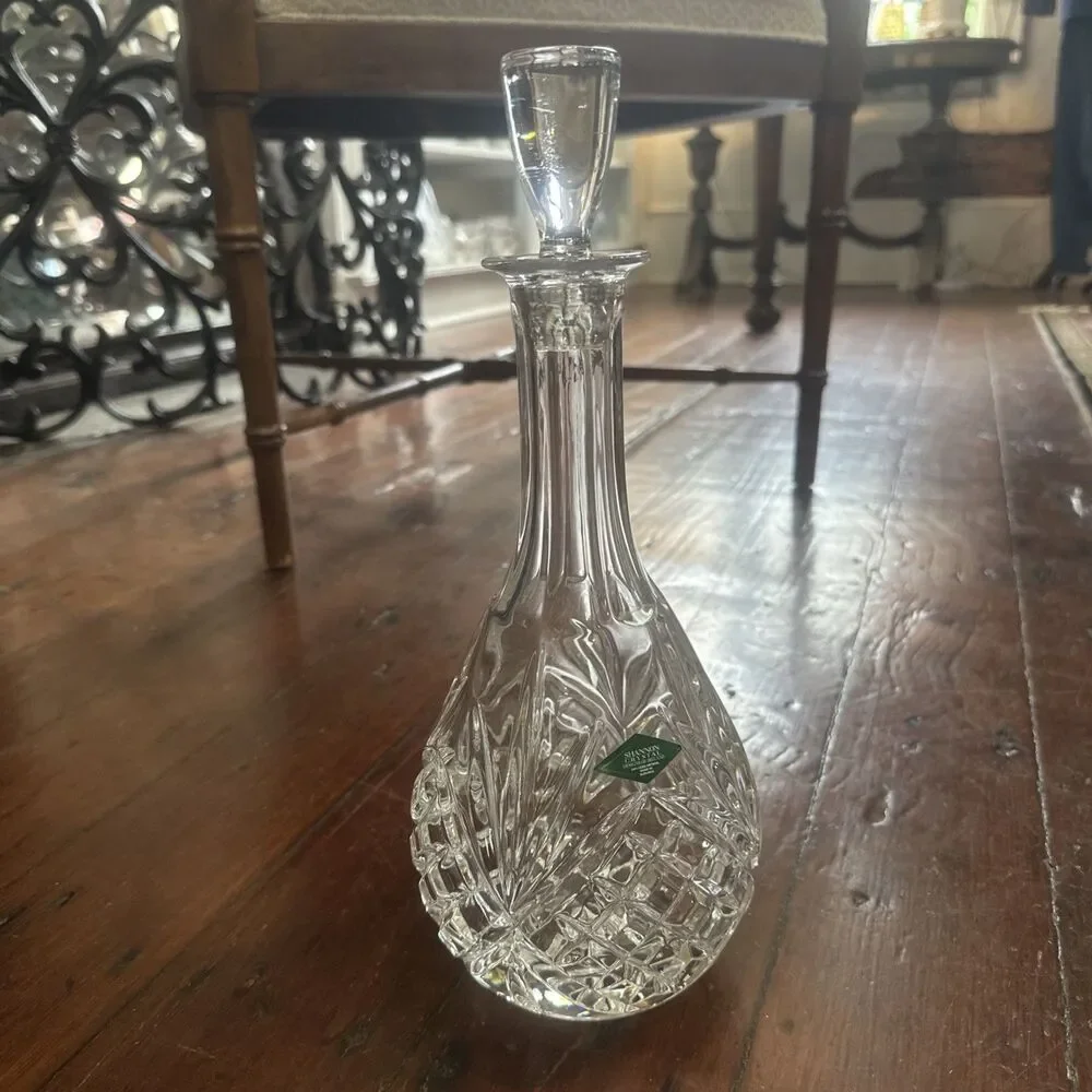 Shannon Crystal Designs of Ireland Lead Crystal Decanter/Stopper with 3 Glasses